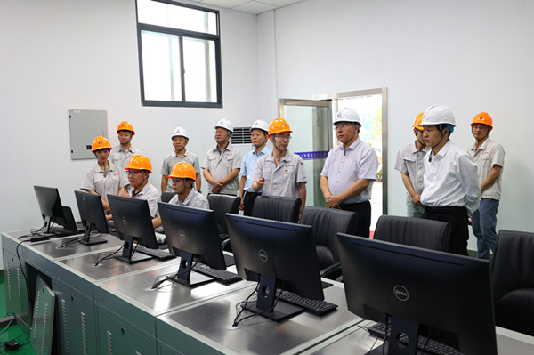 9921624498165473.jpg 宮總檢查安全環(huán)保工作1_副本.jpg